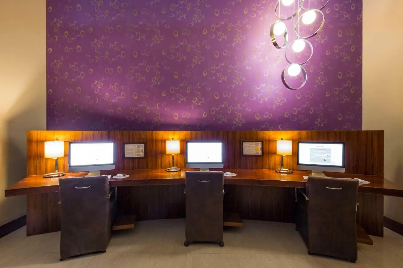Novotel Suites Mall Avenue דובאי