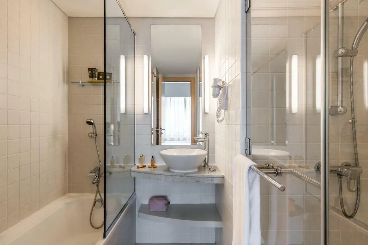 Novotel Suites Mall Avenue דובאי